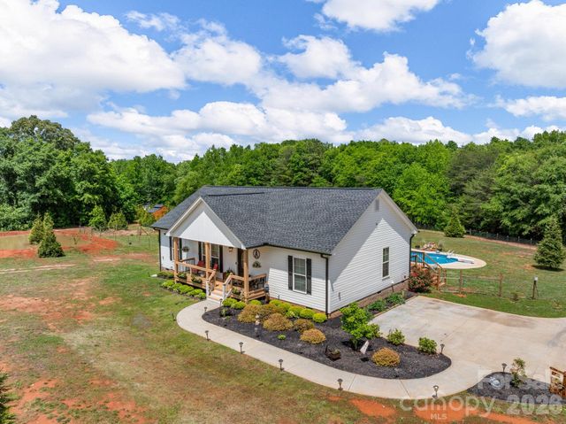 1076 Mcswain Road, Chesnee, SC 29323