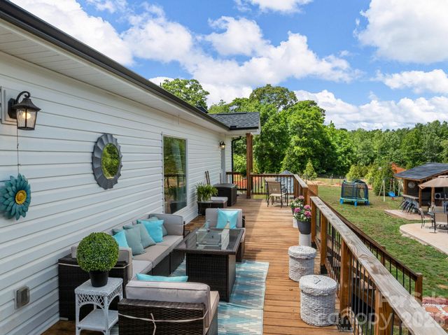 1076 Mcswain Road, Chesnee, SC 29323