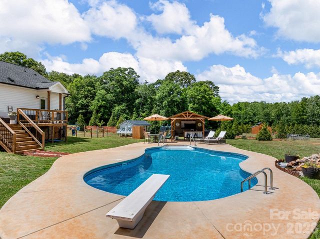 1076 Mcswain Road, Chesnee, SC 29323