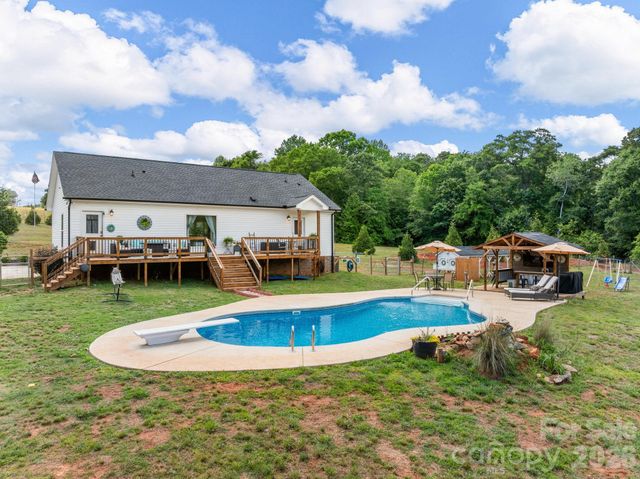 1076 Mcswain Road, Chesnee, SC 29323