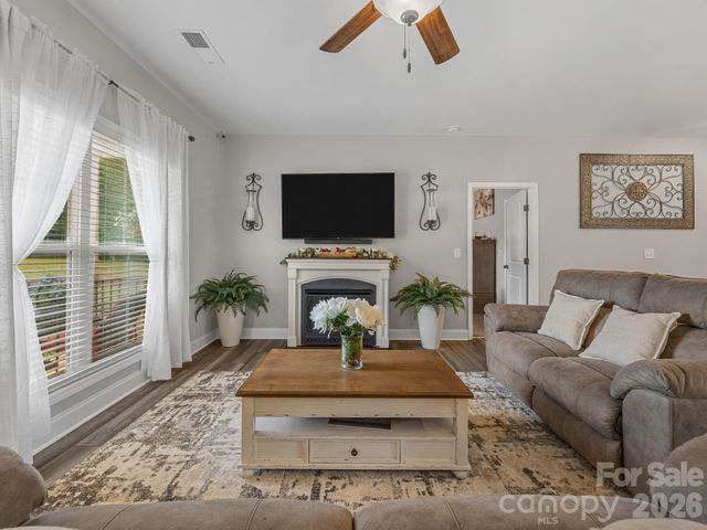 1076 Mcswain Road, Chesnee, SC 29323