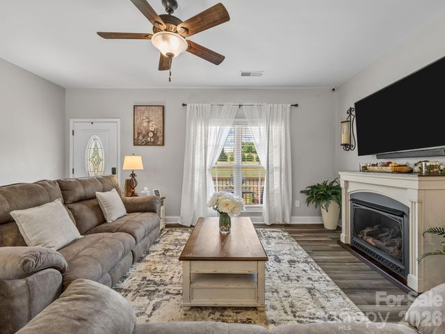 1076 Mcswain Road, Chesnee, SC 29323