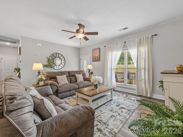 1076 Mcswain Road, Chesnee, SC 29323