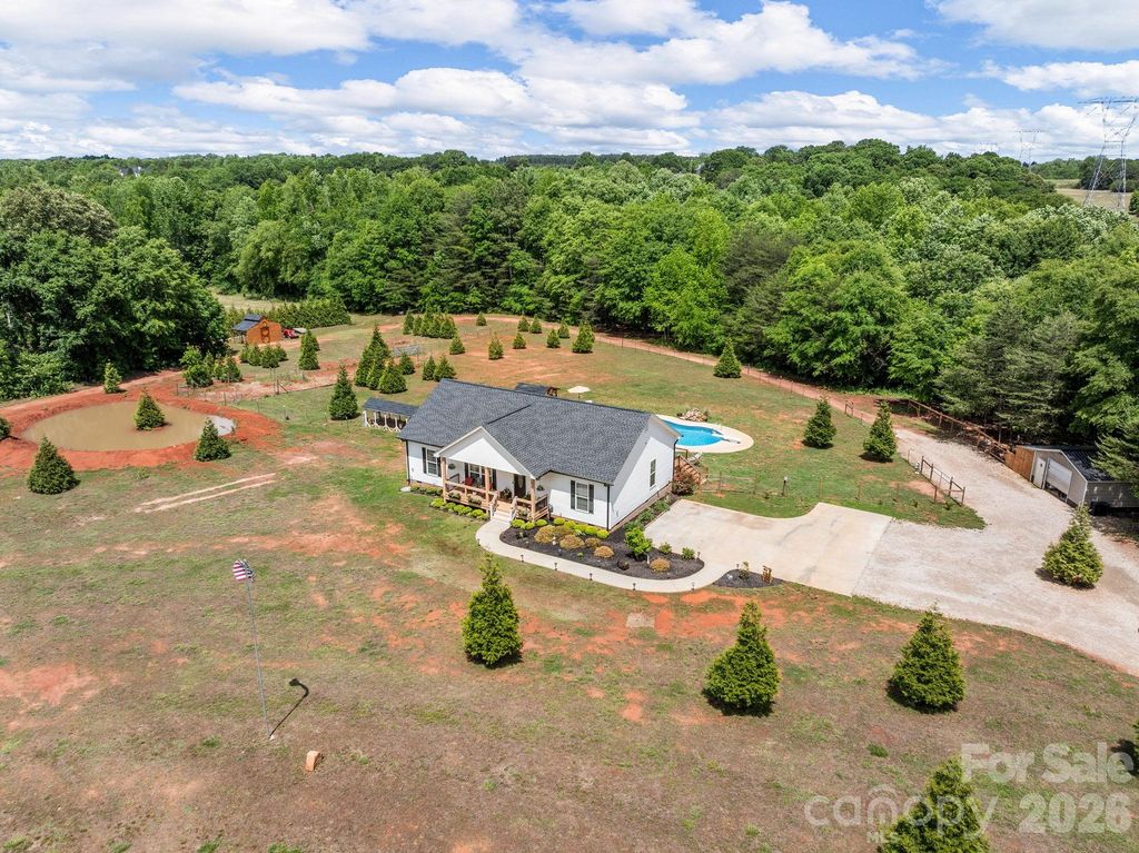 1076 Mcswain Road, Chesnee, SC 29323