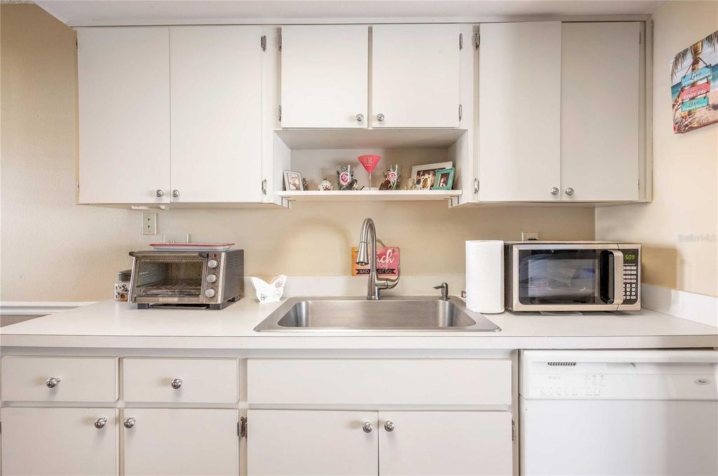 Image 12 of property listing at 944 MADRID DRIVE, Palm Harbor, FL 34684