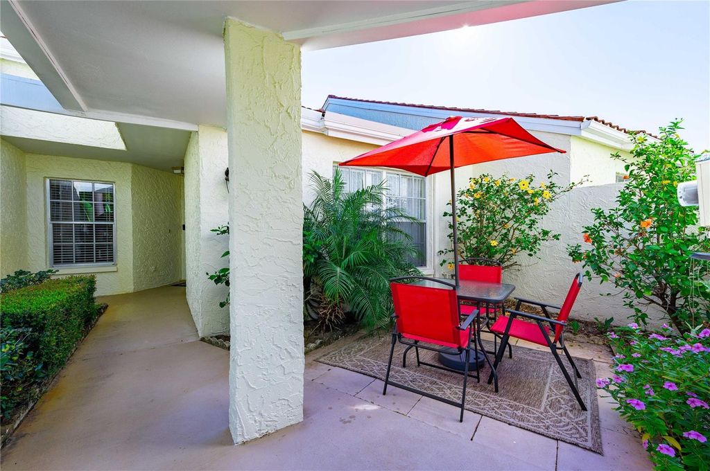 Image 3 of property listing at 944 MADRID DRIVE, Palm Harbor, FL 34684