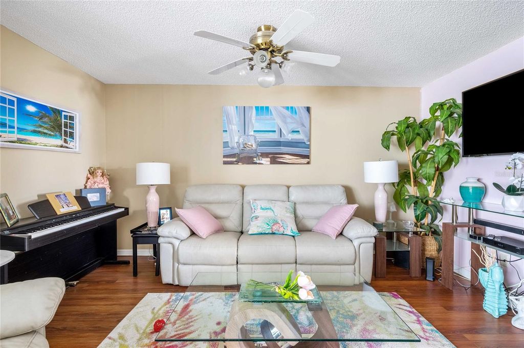 Image 4 of property listing at 944 MADRID DRIVE, Palm Harbor, FL 34684