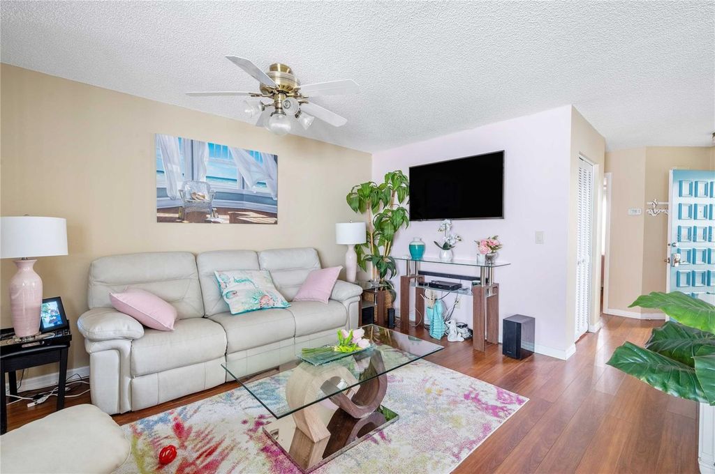 Image 5 of property listing at 944 MADRID DRIVE, Palm Harbor, FL 34684