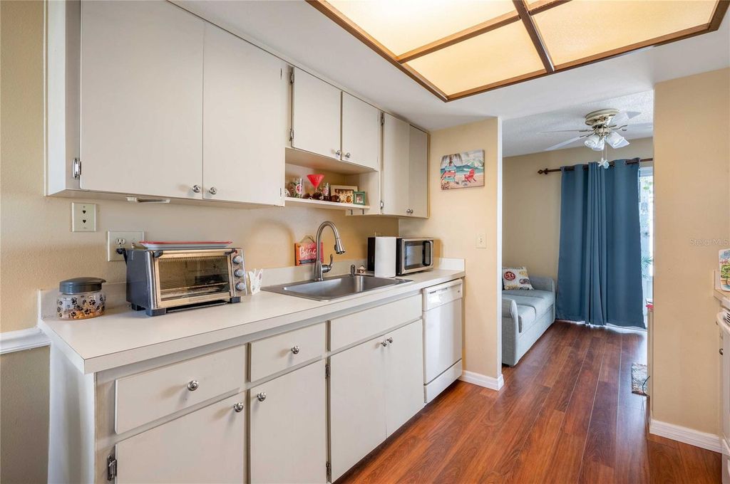 Image 10 of property listing at 944 MADRID DRIVE, Palm Harbor, FL 34684