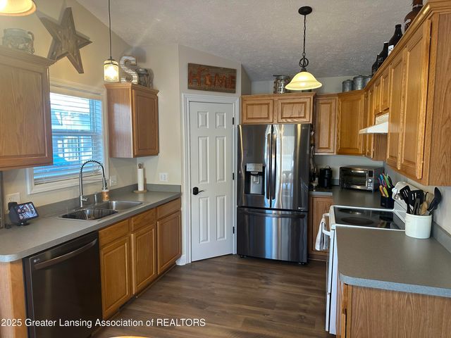 1334 Porter Drive, Charlotte, MI 48813