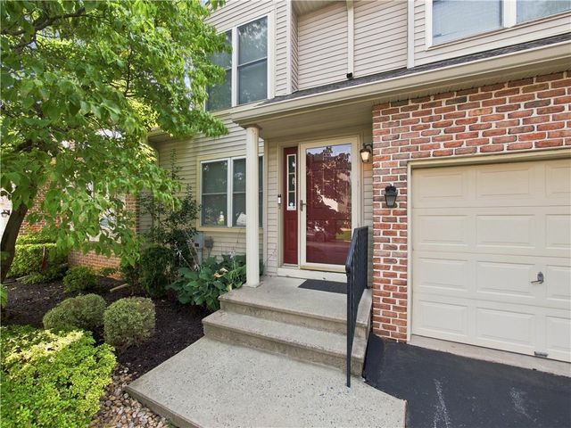 324 Surrey Place 324, Macungie Boro, PA 18062