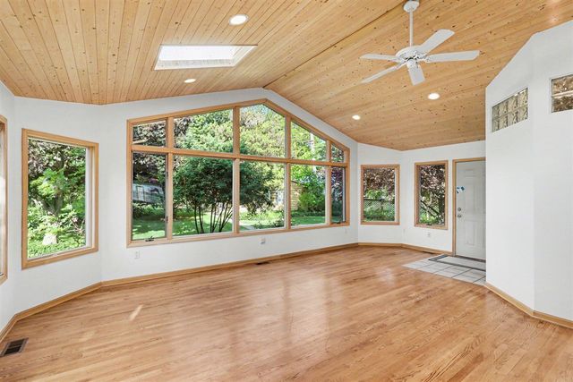 6458 Lakeshore Road, Lakeport, MI 48059