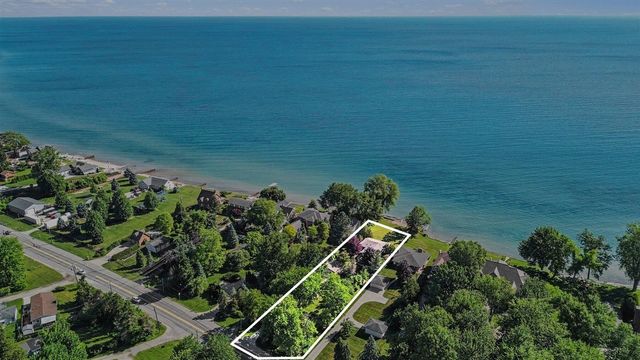 6458 Lakeshore Road, Lakeport, MI 48059