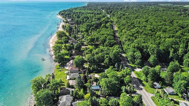 6458 Lakeshore Road, Lakeport, MI 48059