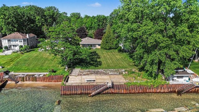 6458 Lakeshore Road, Lakeport, MI 48059