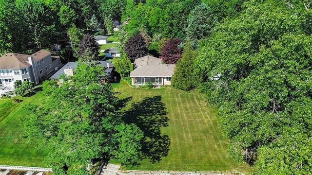 6458 Lakeshore Road, Lakeport, MI 48059