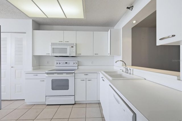 3740 PINEBROOK CIRCLE 207, Bradenton, FL 34209