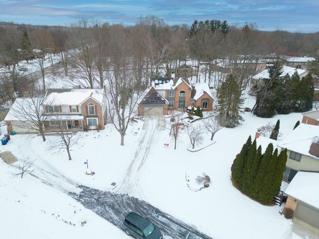 825 Brookside Drive, Ann Arbor, MI 48105