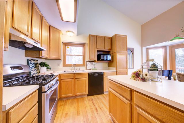 825 Brookside Drive, Ann Arbor, MI 48105