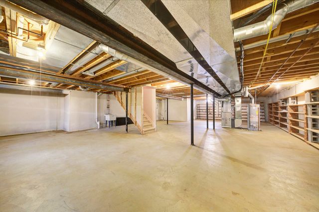 825 Brookside Drive, Ann Arbor, MI 48105