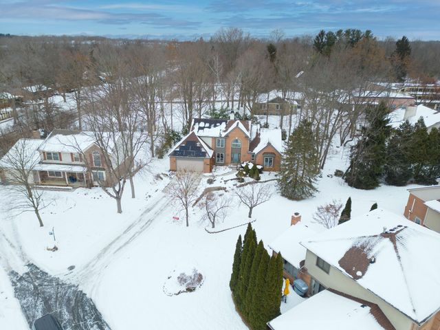 825 Brookside Drive, Ann Arbor, MI 48105