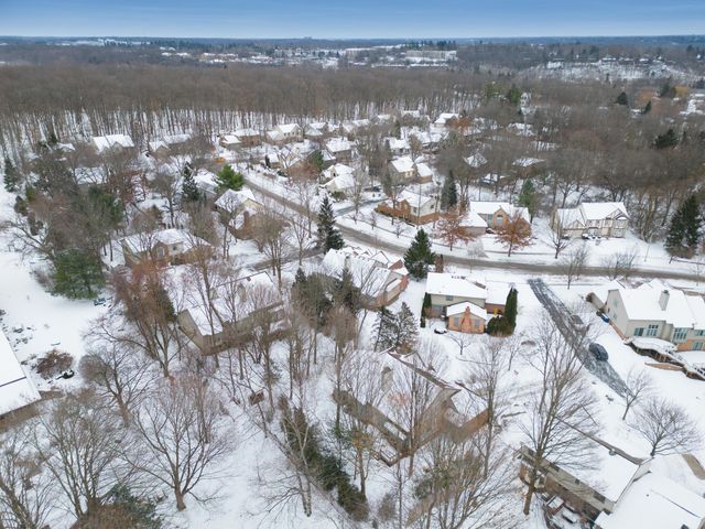 825 Brookside Drive, Ann Arbor, MI 48105