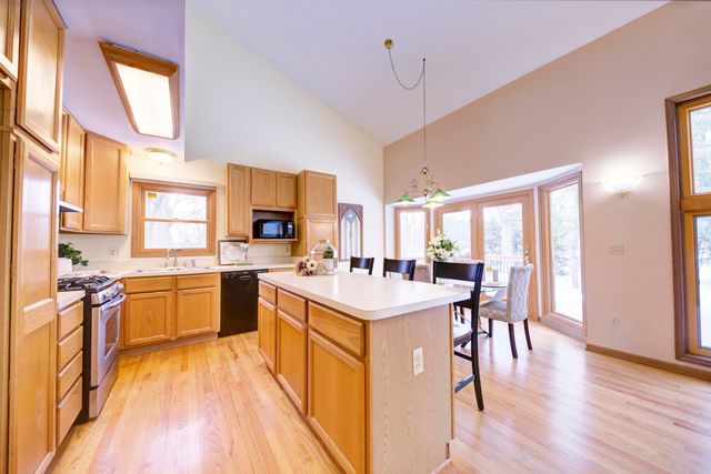 825 Brookside Drive, Ann Arbor, MI 48105