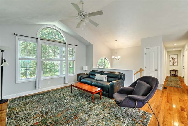 37 Lakeview Avenue, Lincoln, RI 02865