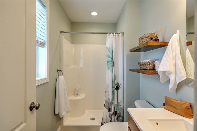 37 Lakeview Avenue, Lincoln, RI 02865