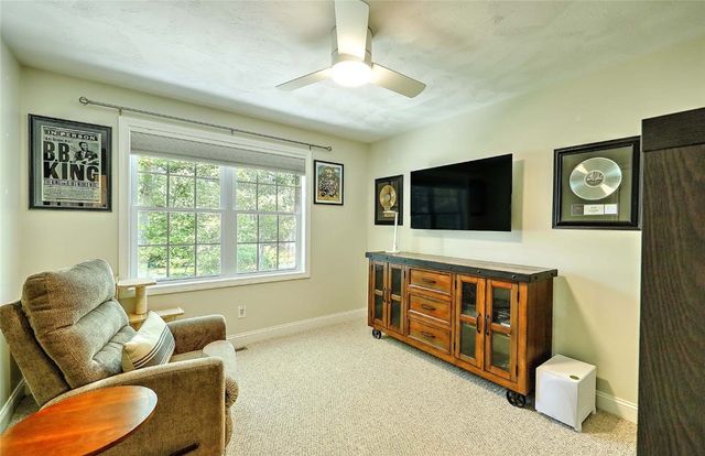 37 Lakeview Avenue, Lincoln, RI 02865