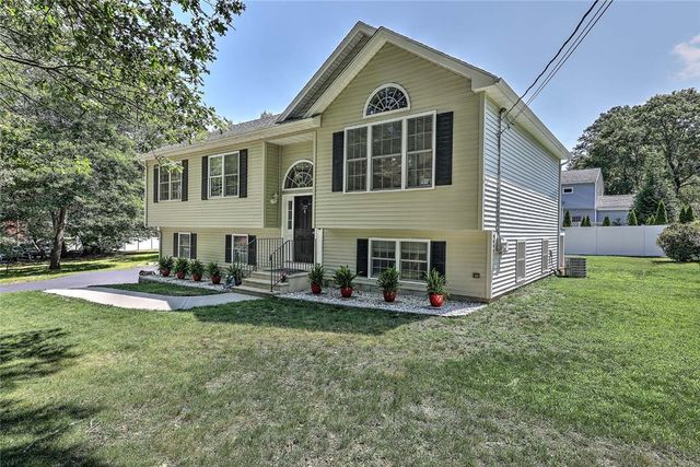 37 Lakeview Avenue, Lincoln, RI 02865