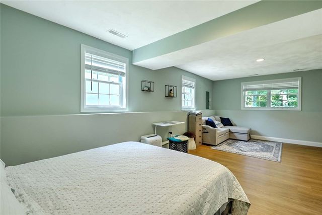 37 Lakeview Avenue, Lincoln, RI 02865