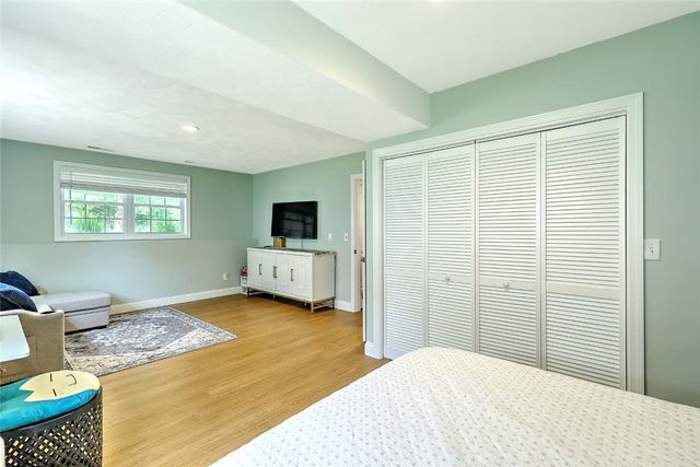 37 Lakeview Avenue, Lincoln, RI 02865