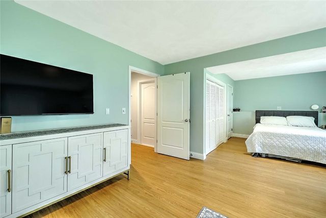 37 Lakeview Avenue, Lincoln, RI 02865