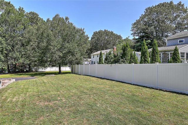 37 Lakeview Avenue, Lincoln, RI 02865