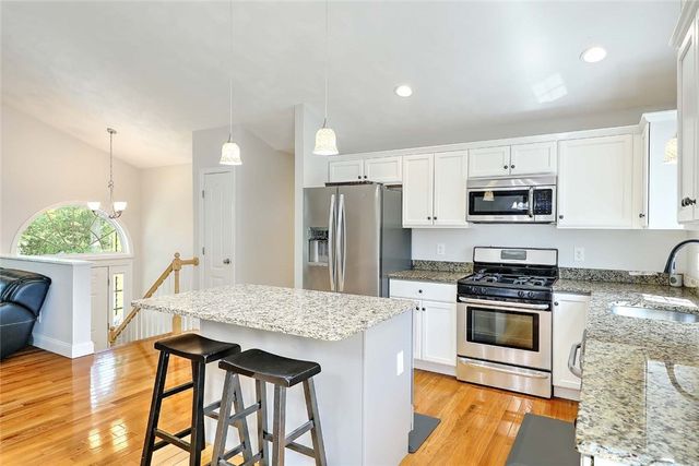 37 Lakeview Avenue, Lincoln, RI 02865