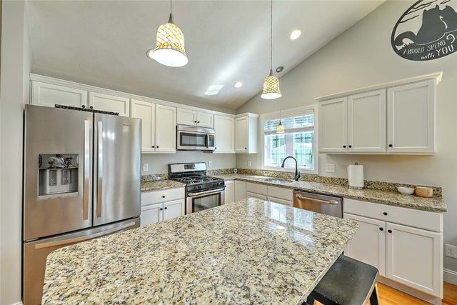 37 Lakeview Avenue, Lincoln, RI 02865