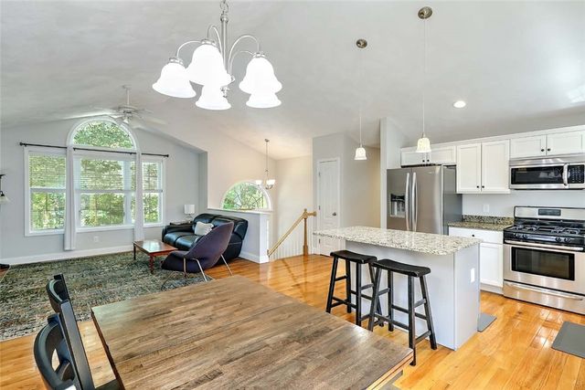 37 Lakeview Avenue, Lincoln, RI 02865