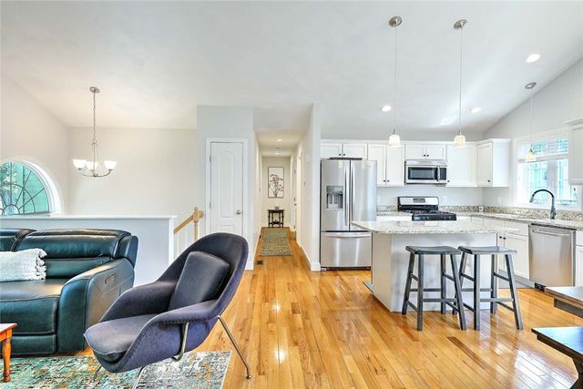 37 Lakeview Avenue, Lincoln, RI 02865