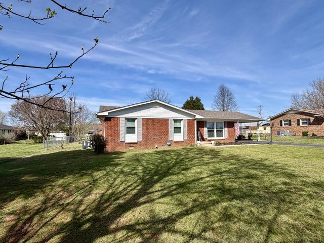 402 Hoffman St, Lawrenceburg, TN 38464