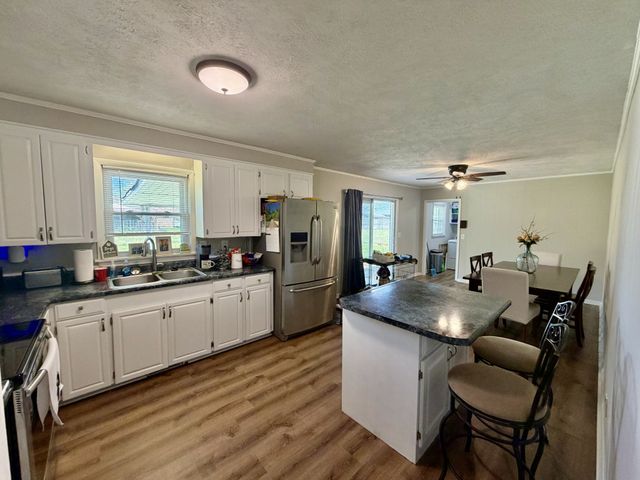 402 Hoffman St, Lawrenceburg, TN 38464