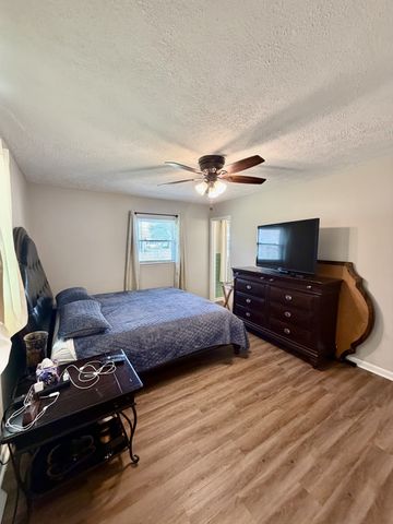 402 Hoffman St, Lawrenceburg, TN 38464