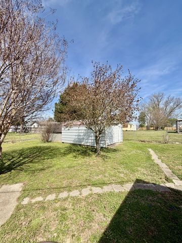 402 Hoffman St, Lawrenceburg, TN 38464