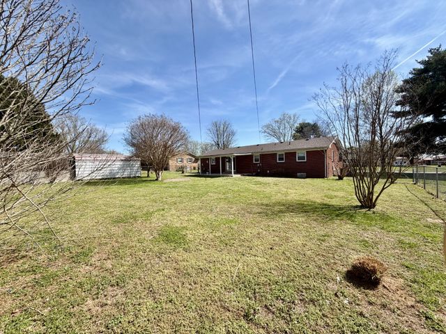 402 Hoffman St, Lawrenceburg, TN 38464