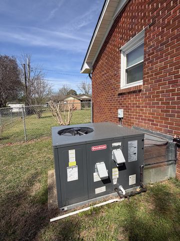 402 Hoffman St, Lawrenceburg, TN 38464