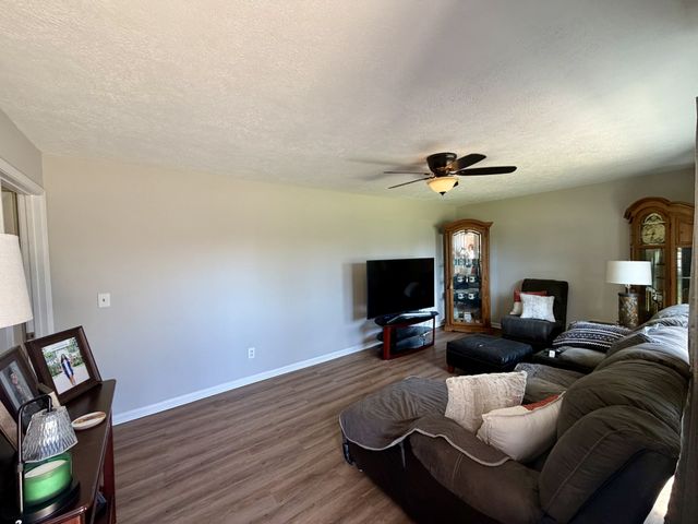 402 Hoffman St, Lawrenceburg, TN 38464