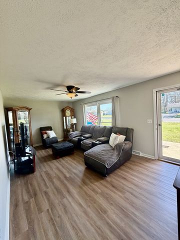 402 Hoffman St, Lawrenceburg, TN 38464