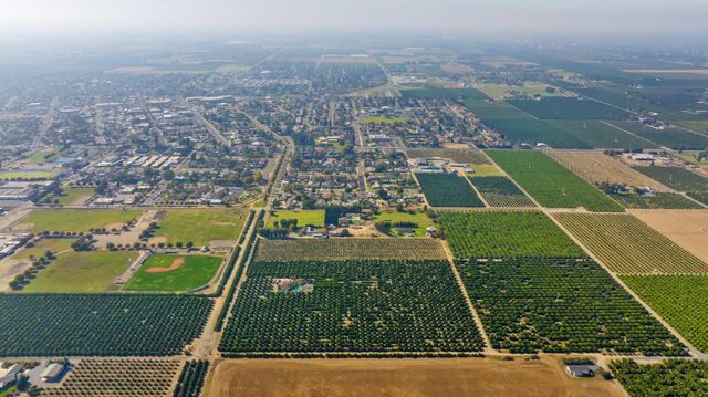 1435 E Palm Drive, Exeter, CA 93221