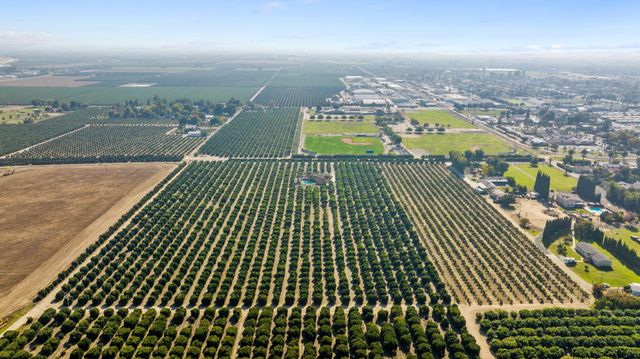 1435 E Palm Drive, Exeter, CA 93221