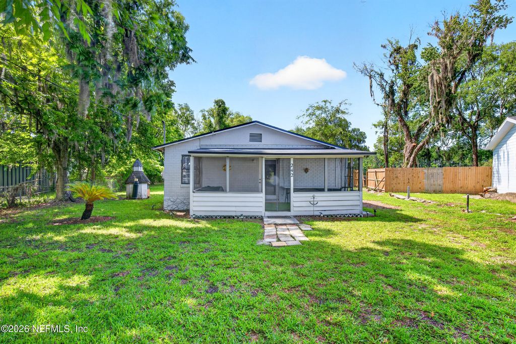 242 HOLLY Court, Jacksonville, FL 32218